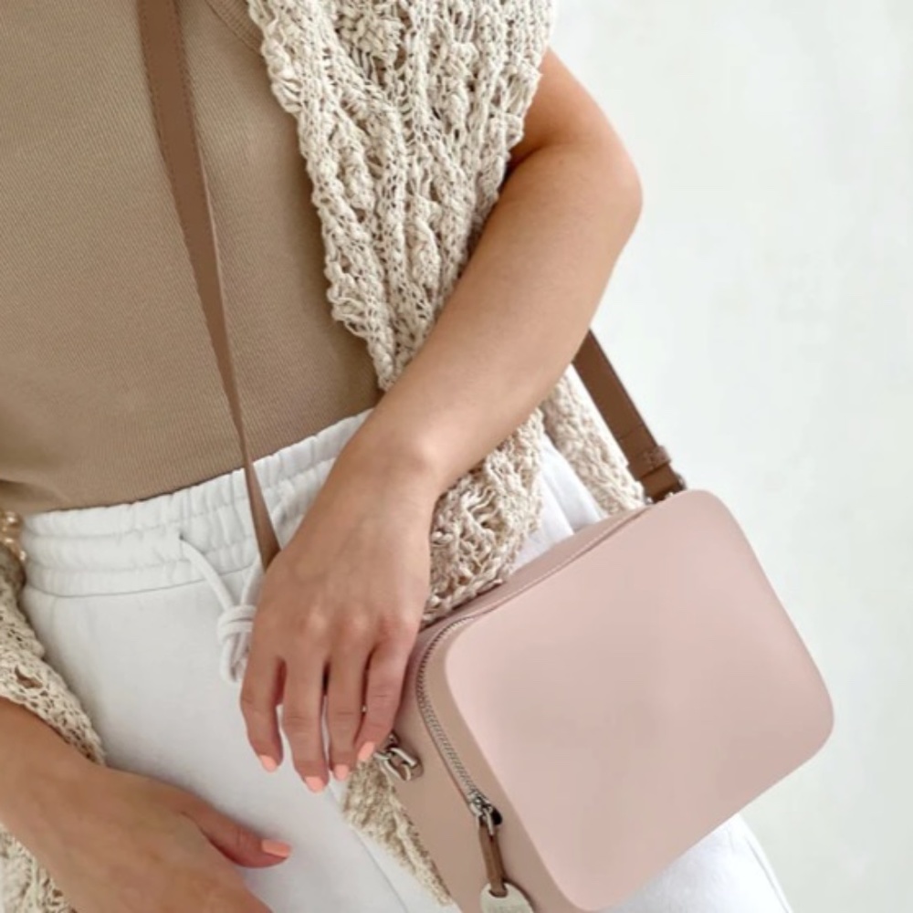 FABLOU - Chelsea Classic Crossbody Bag - in Blush